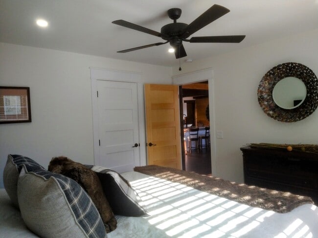 Building Photo - 63 Redwood Ln