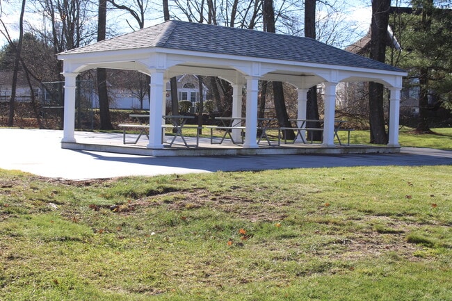 Building Photo - 607 Spring Meadow Rd