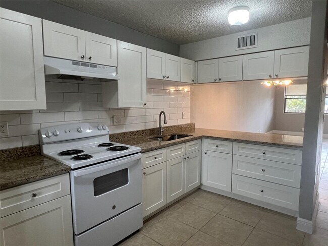 Building Photo - 179 SE 3rd St