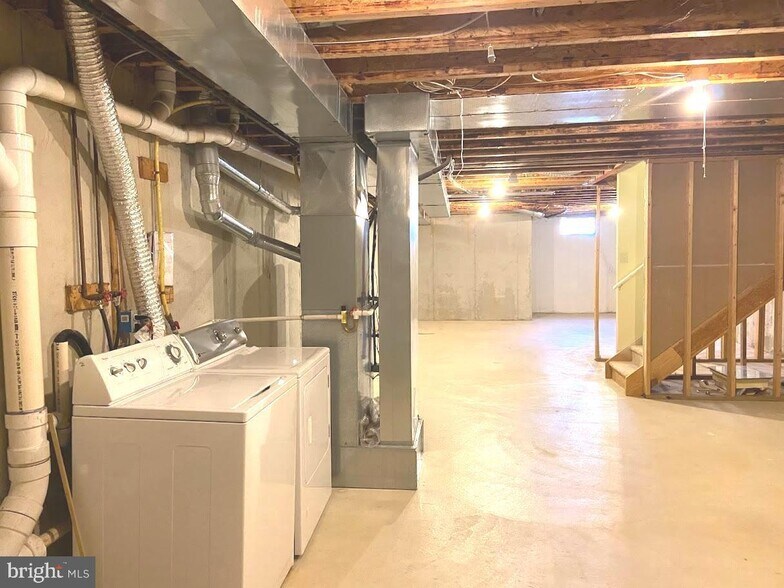 Building Photo - 556 Cork Cir
