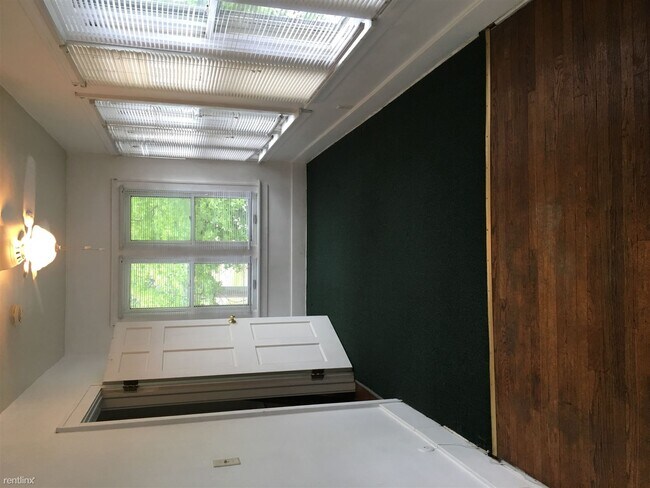 Building Photo - 2 br, 1 bath House - 917 W South St 917 W ...