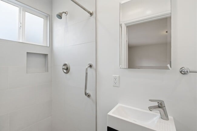 Building Photo - 1603 Ortega St
