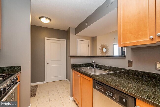 Building Photo - 851 N Glebe Rd