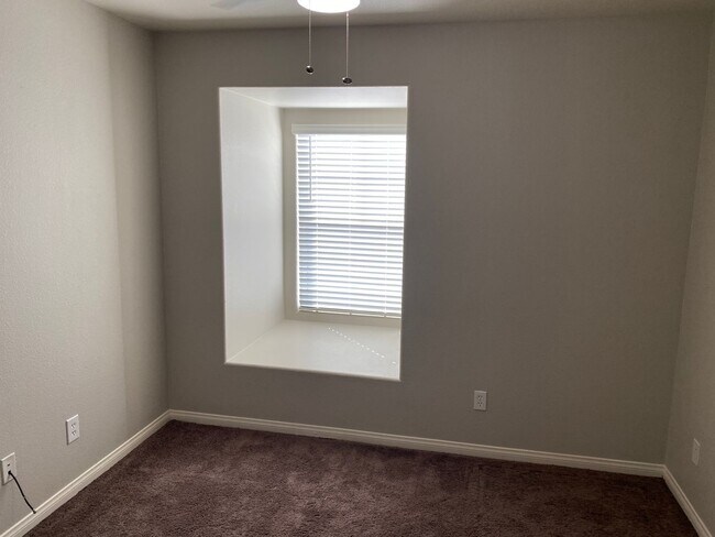 Building Photo - NW!!! 4 bedrooms!!! Pool and Spa!!! All ti...