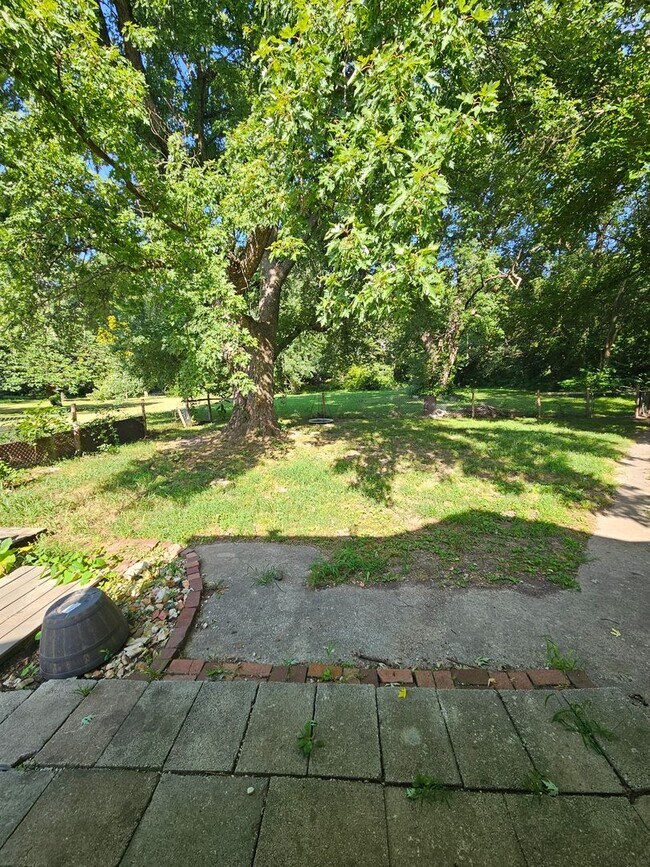 Building Photo - 2 bedroom | 1 Bathroom Home | Pets Welcome!