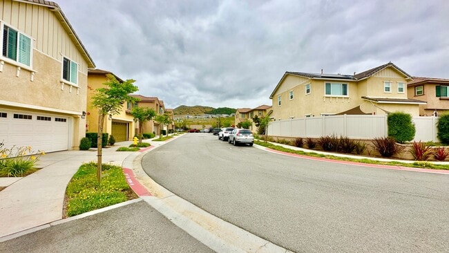Building Photo - Beautiful Two-Story Home in the Newer Community of Horse Creek Ridge in Fallbrook!
