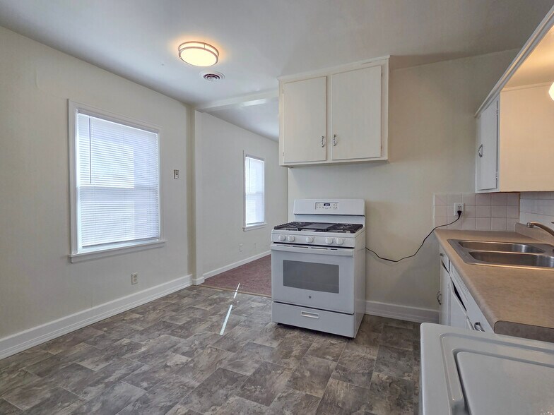 Building Photo - 3804 Johnson Ave