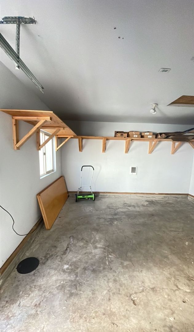 Building Photo - PRELEASING: 4 bdrm/1.5 bath house near WWU Park-N-Ride