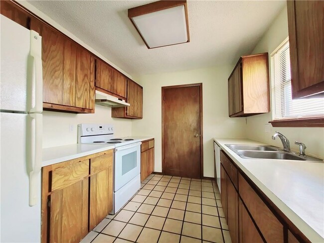 Building Photo - 235 Barrett Pl