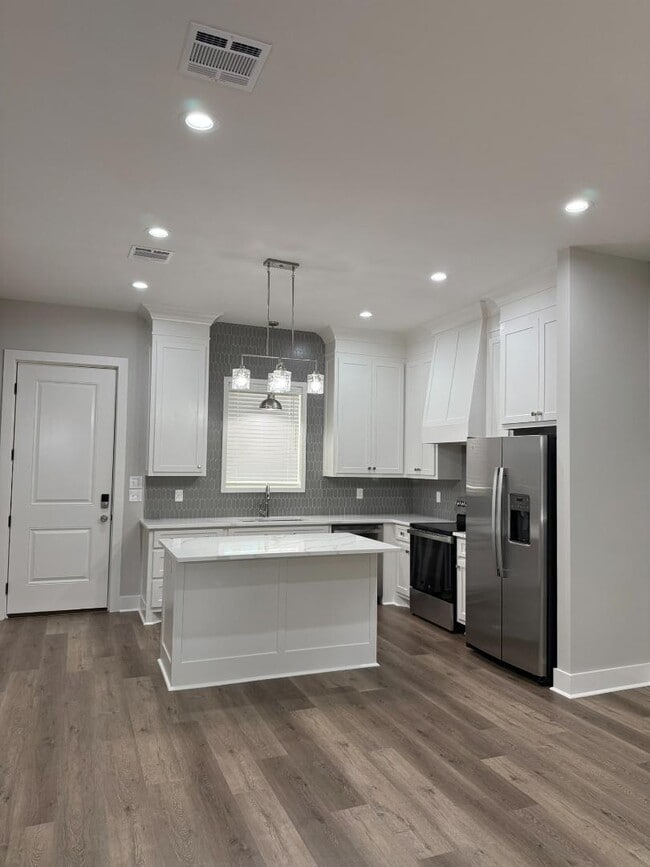 Building Photo - 4151 W Prien Lake Rd