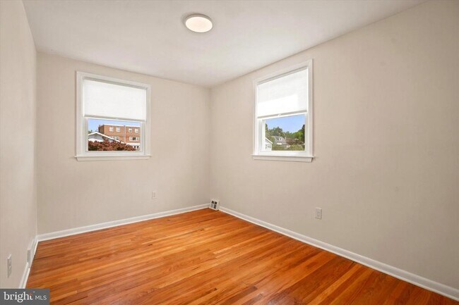 Building Photo - 668 Renz St