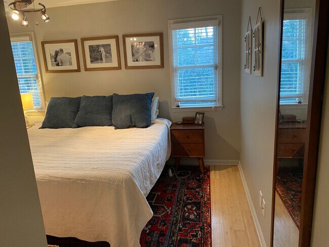 Building Photo - Immaculate end unit townhome in Raleigh's most desirable neighborhood - THE Five Points!