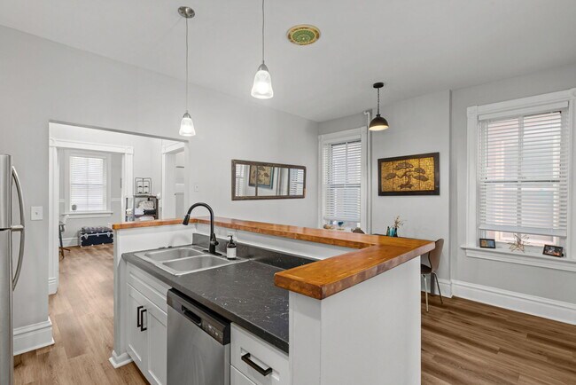 Building Photo - 2819 Shenandoah Ave