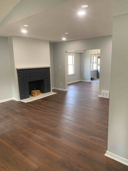 Building Photo - 13717 Caine Ave