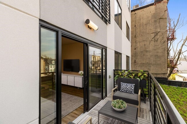 Building Photo - 391 Palisade Ave