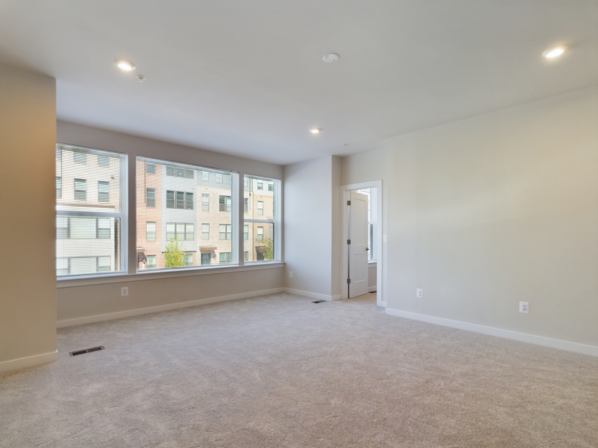 Building Photo - 43801 Middleway Ter
