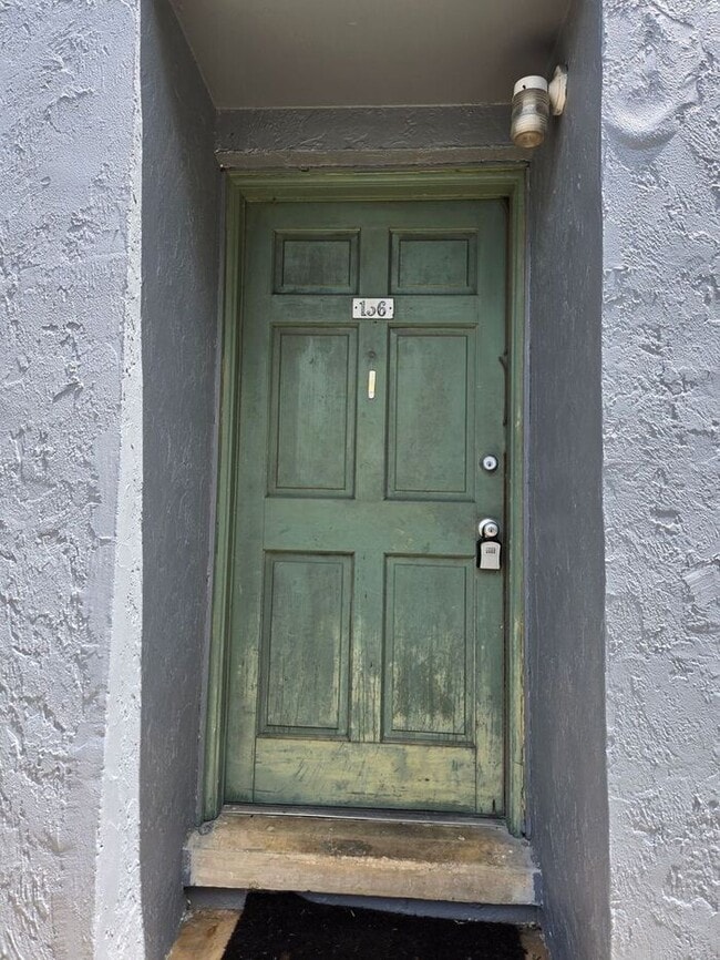 Building Photo - 2 bedroom Townhome off Pensacola Available