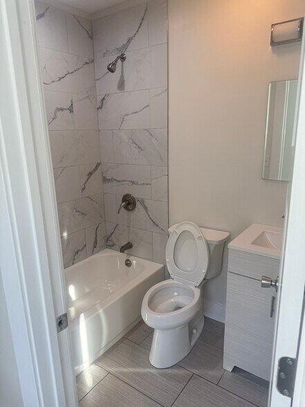 Building Photo - 2242 W 18th Pl