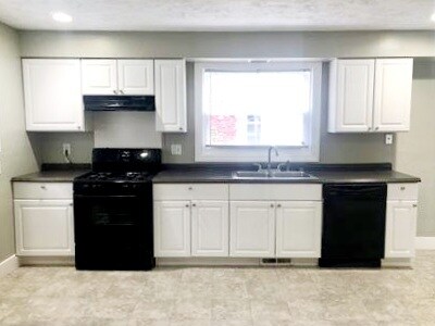 Building Photo - 647 Lincoln Ave NW