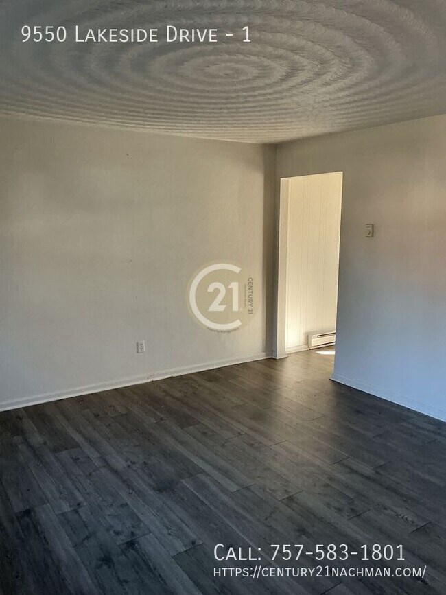 Building Photo - 9550 Lakeside Dr