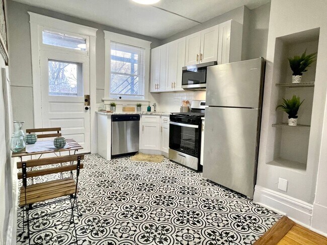 Building Photo - 2317 Klemm St