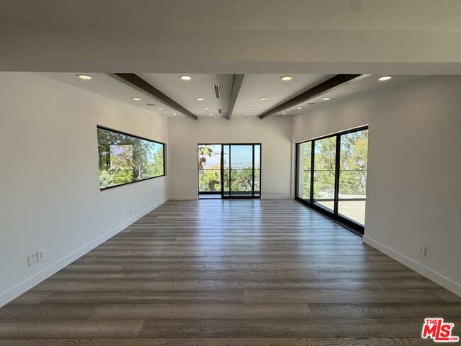 Building Photo - 3565 Multiview Dr
