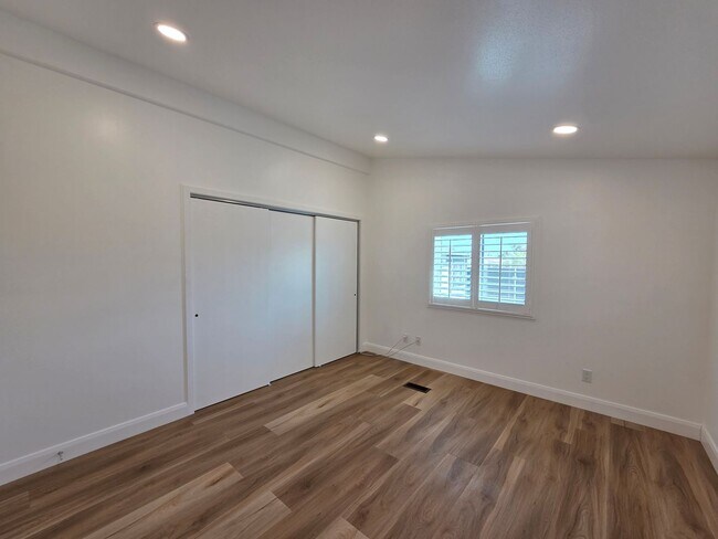 Building Photo - Beautifully remodeled 3 bed/2 bath Manufac...