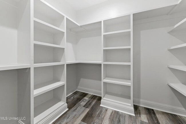 Building Photo - 9493 W Palm Ln