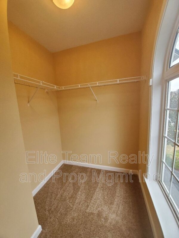 Building Photo - 10903 Chastain Parc Dr