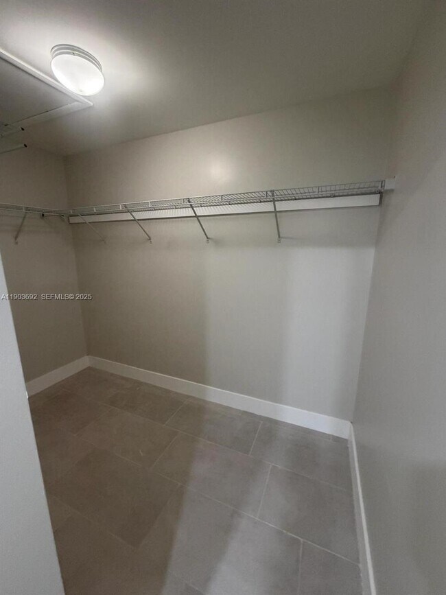 Building Photo - 9716 Hammocks Blvd