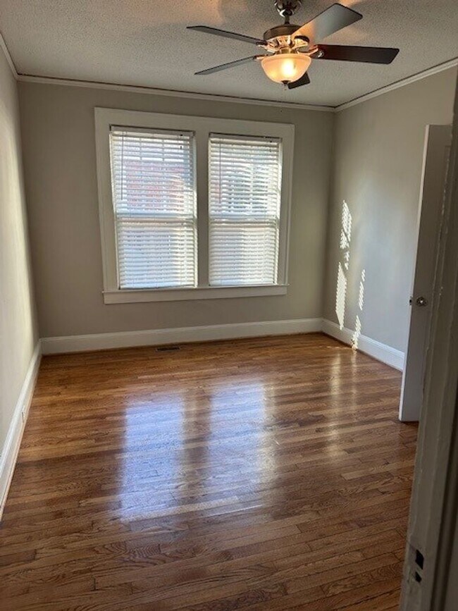 Building Photo - Move In Special -2 Bedroom 1.5 bathroom-Wesley Heights