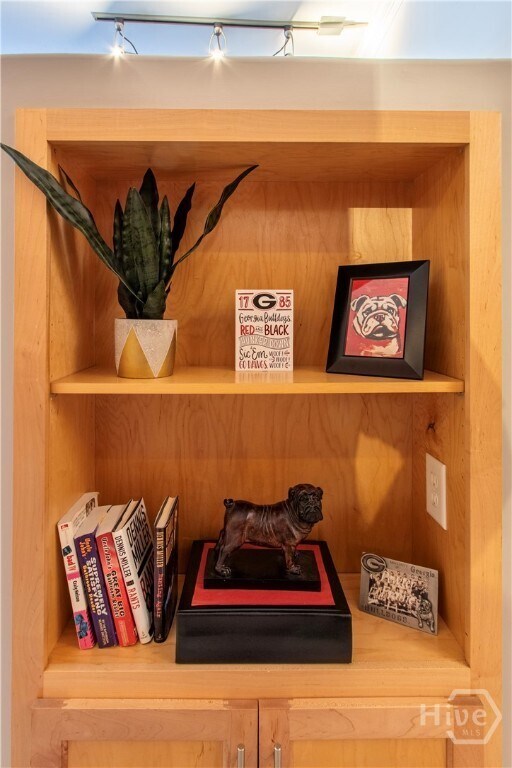 Building Photo - 760 E Campus Rd