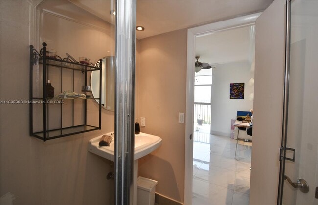 Building Photo - 3731 N Country Club Dr