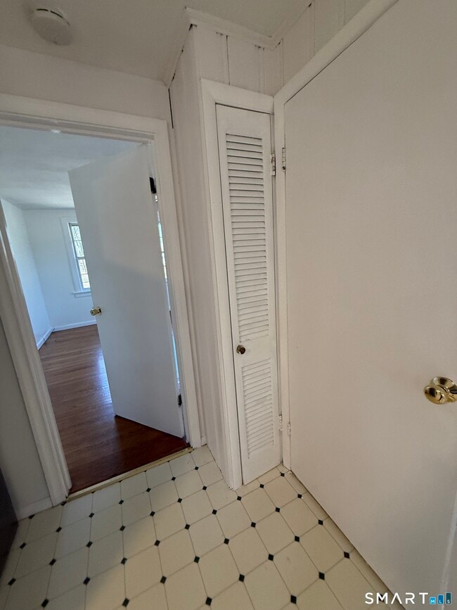 Building Photo - 29 N Hill Rd