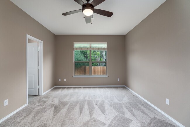 Building Photo - 120 Kat Garnet Dr