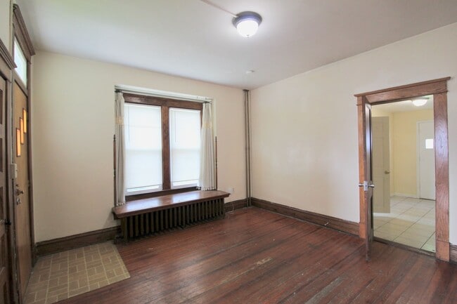 Building Photo - 609 Collicello St