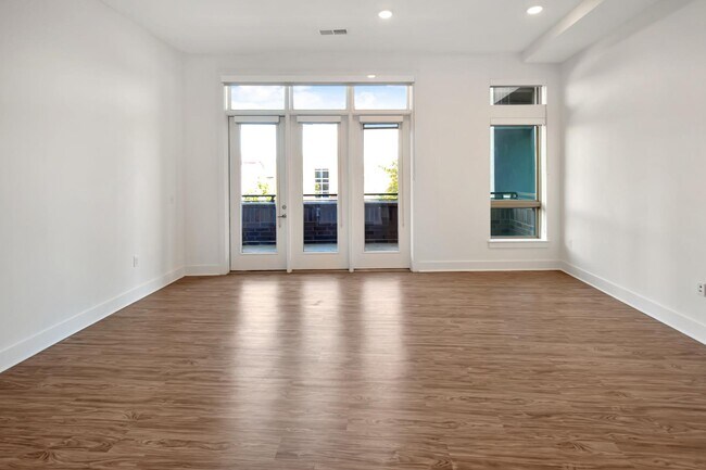 Building Photo - 650 E Brooklyn Vlg Ave