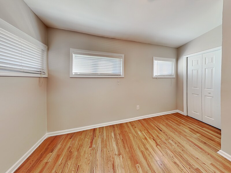 Building Photo - 1731 Braeburn Dr SE