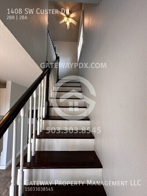 Building Photo - 1408 SW Custer Dr