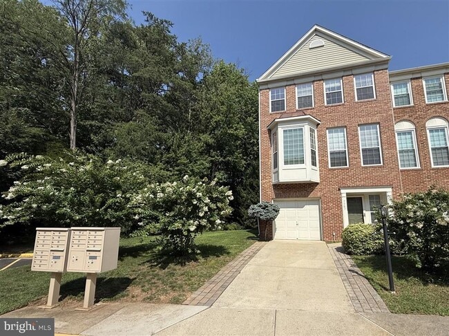 Building Photo - 7507 Lamoyne Ct