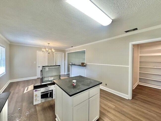 Building Photo - Newly Remodeled 4 Bedroom 2 Bath in Tyler!