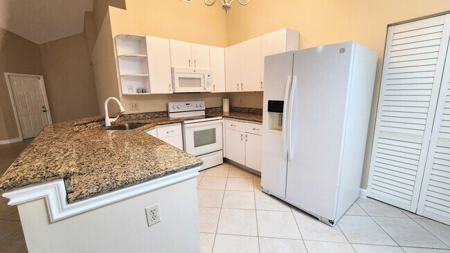 Building Photo - 8463 Dynasty Dr