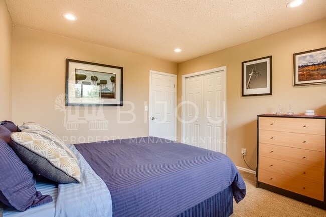 Building Photo - Located in the Hills of Rockrimmon!