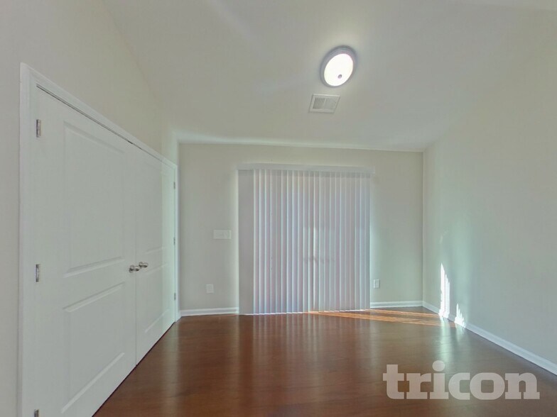 Building Photo - 474 Finch Ln