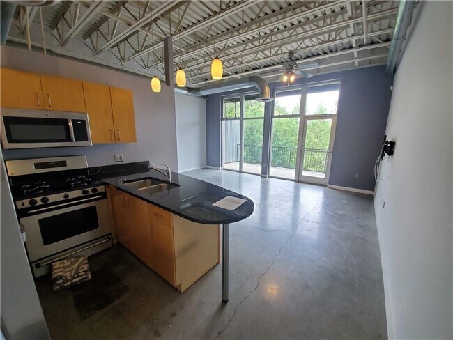 Building Photo - 5200 Peachtree Rd NE