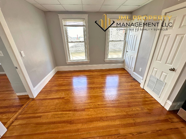 Building Photo - 321 Union St