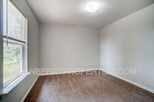 Building Photo - 3711 Willow Run Dr