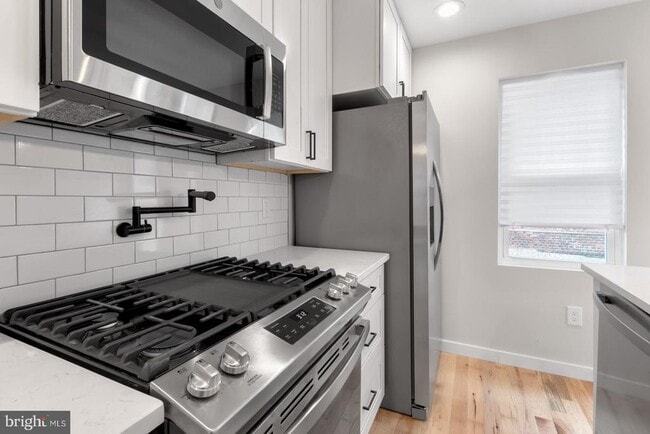 Building Photo - 2039 E Letterly St