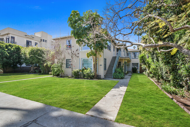 Primary Photo - 1034 5th St in Santa Monica - 5 blocks to ...