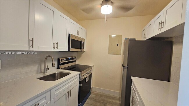 Building Photo - 2918 Funston St